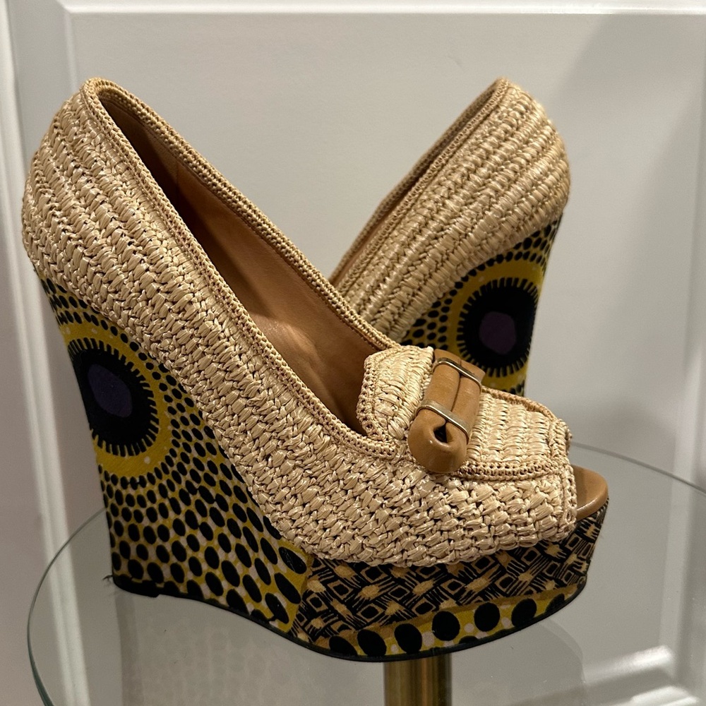 Burberry Prorsum Woven Raffia Straw Printed Wedge Pumps - Picture 5 of 13